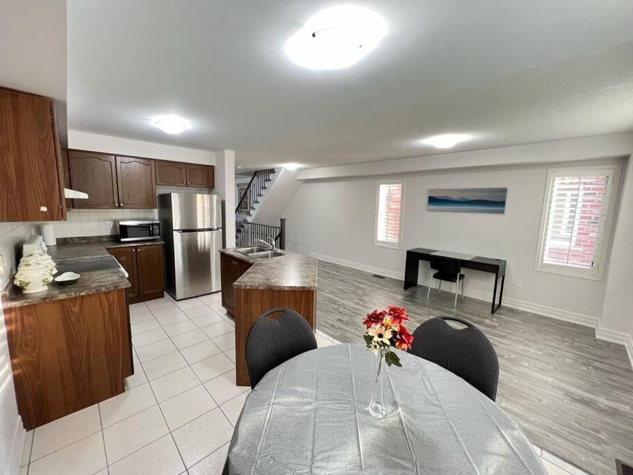 Beautiful 3-bedroom&3-bathroom holiday home-Mississauga Extérieur photo